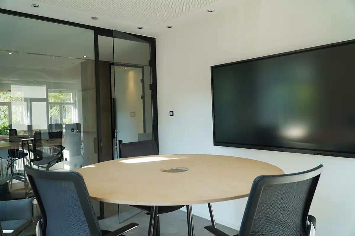 Villa Nova, Meetingraum mit Screen